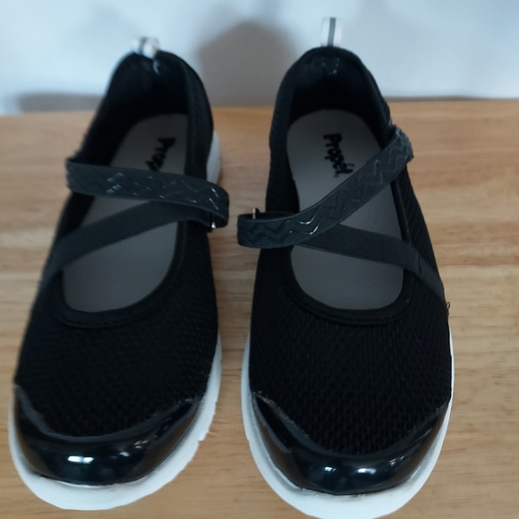 Propet Shoes - Womans Black shoes